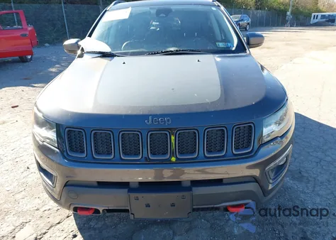 2018 Jeep Compass Trailhawk 4X4 из США, поврежденный, VIN 3C4NJDDB4JT169724